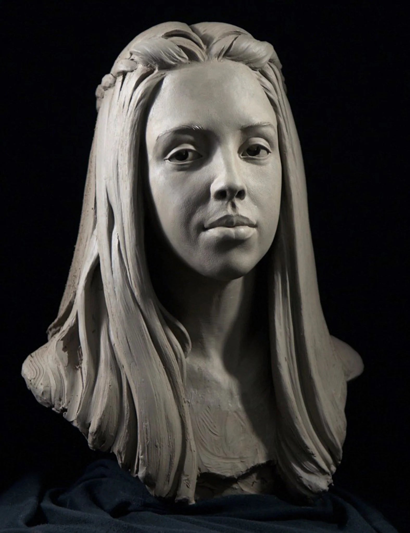 Clay portrait of Savanna by sculpting instructor Philippe Faraut